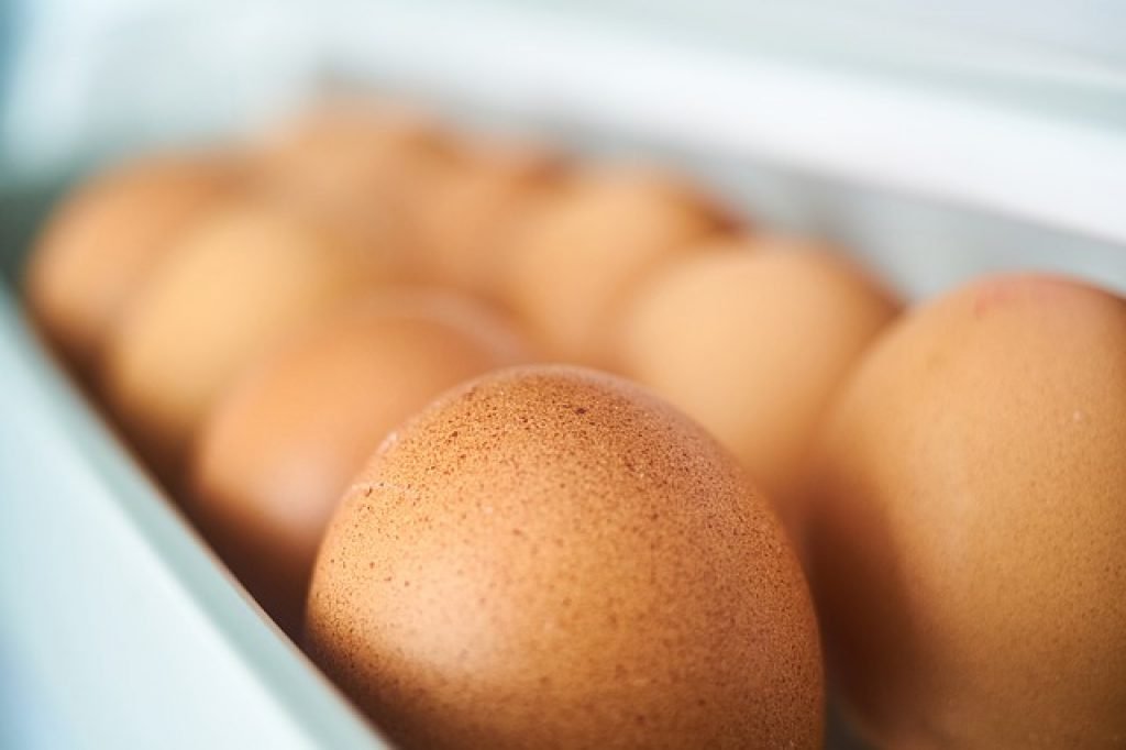 Ovos armazenados na geladeira